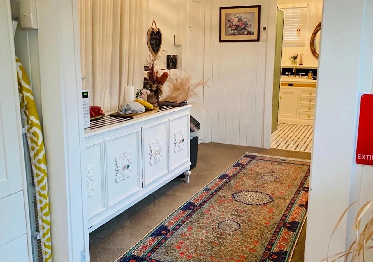 Kenilworth House Offering 2 Suites 0*,  Australia